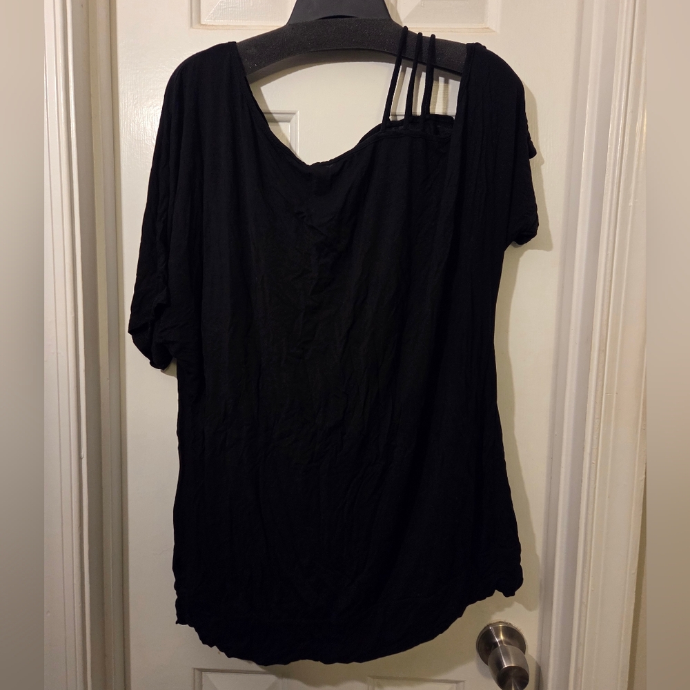 Women's Elegant Asymmetrical Off Shoulder Top In Black.  Size XL.